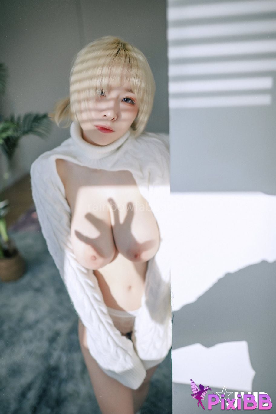 JVID Li Fei Er Bu Ai Chuan Yi Fu De Ju Ru You Huo Bei Chong Zhuang Huang Dong Rang Ren Xie Mo Pen Zhang PixiBB.COM 124