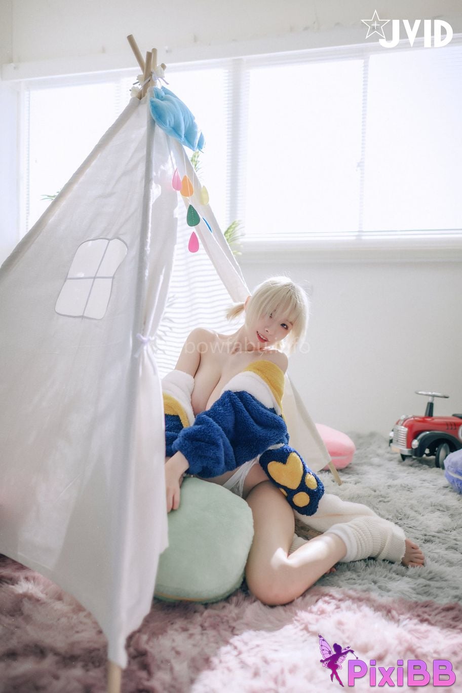 JVID Li Fei Er Bu Ai Chuan Yi Fu De Ju Ru You Huo Bei Chong Zhuang Huang Dong Rang Ren Xie Mo Pen Zhang PixiBB.COM 187