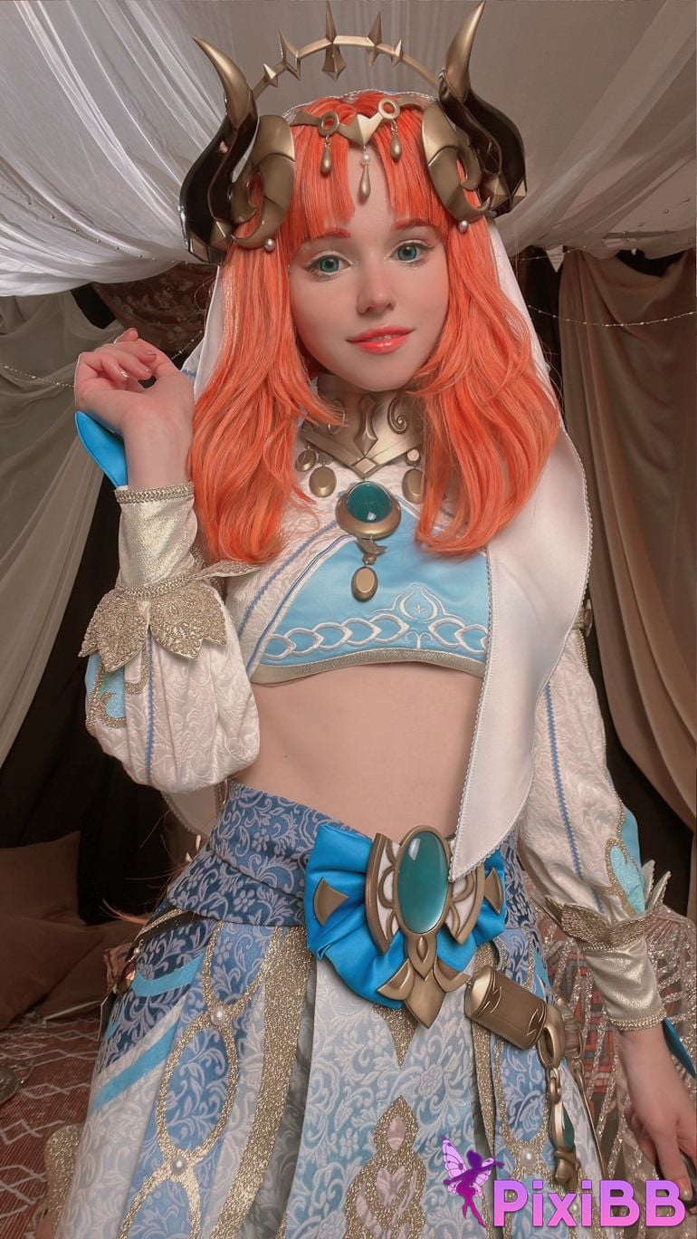 12 Shirogane Nilou selfies 12