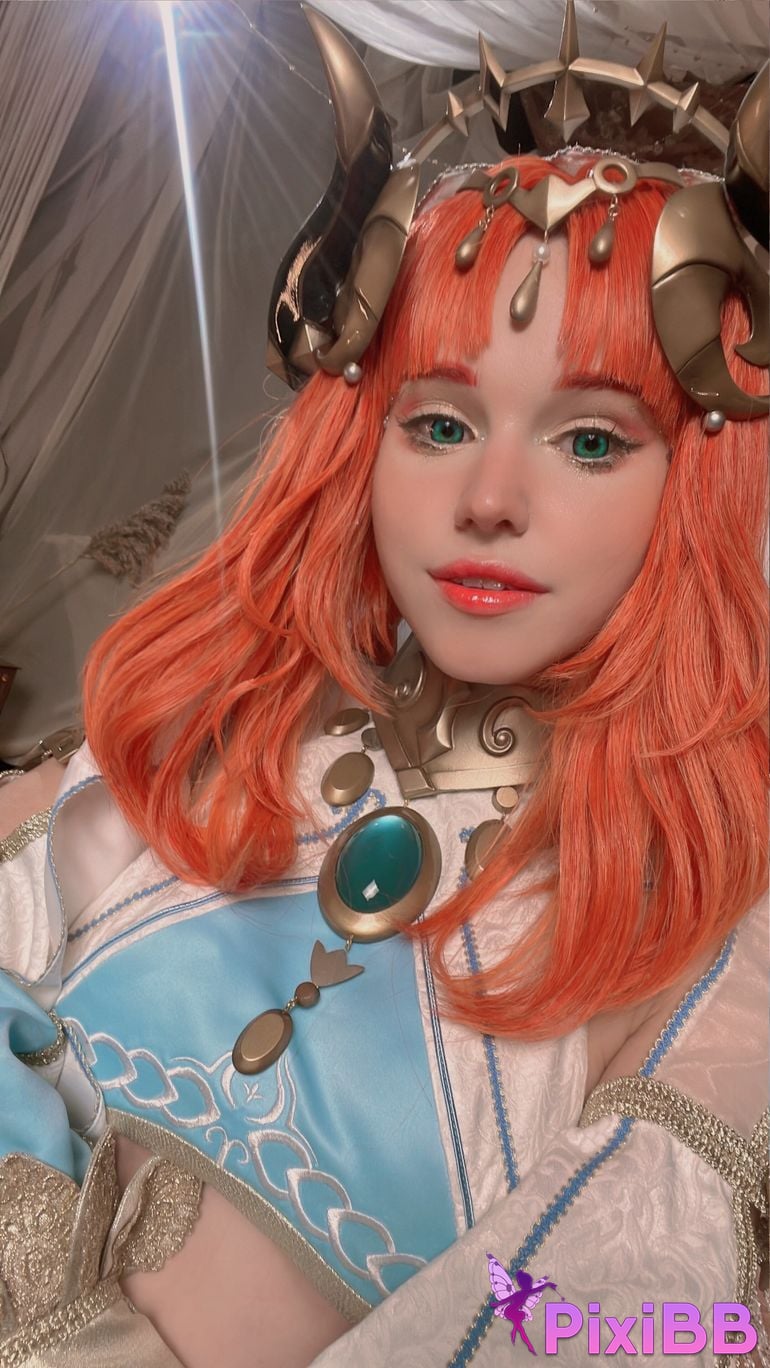 13 Shirogane Nilou selfies 13