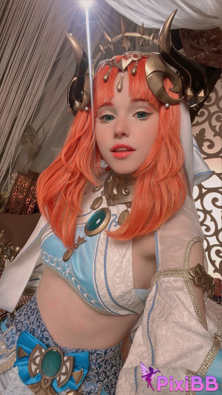 14 Shirogane Nilou selfies 14