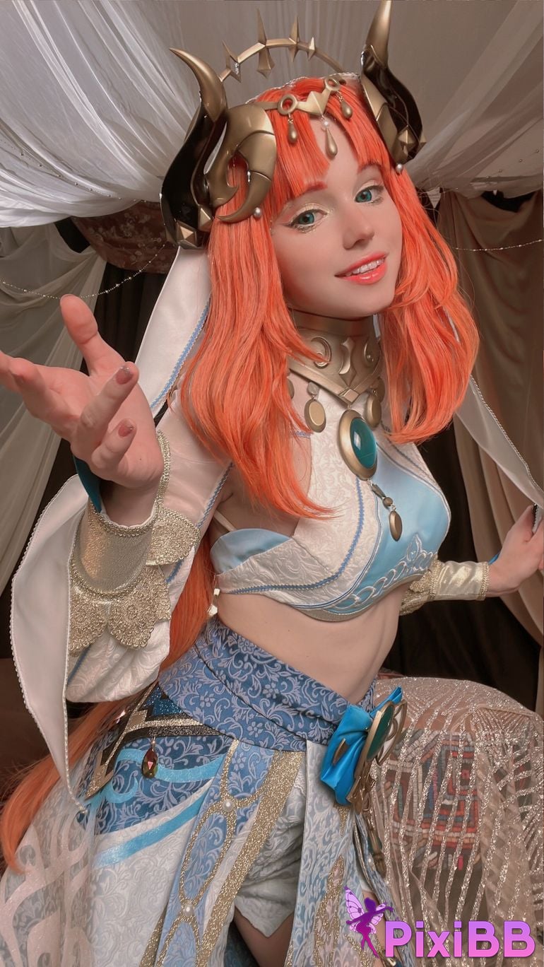 17 Shirogane Nilou selfies 17