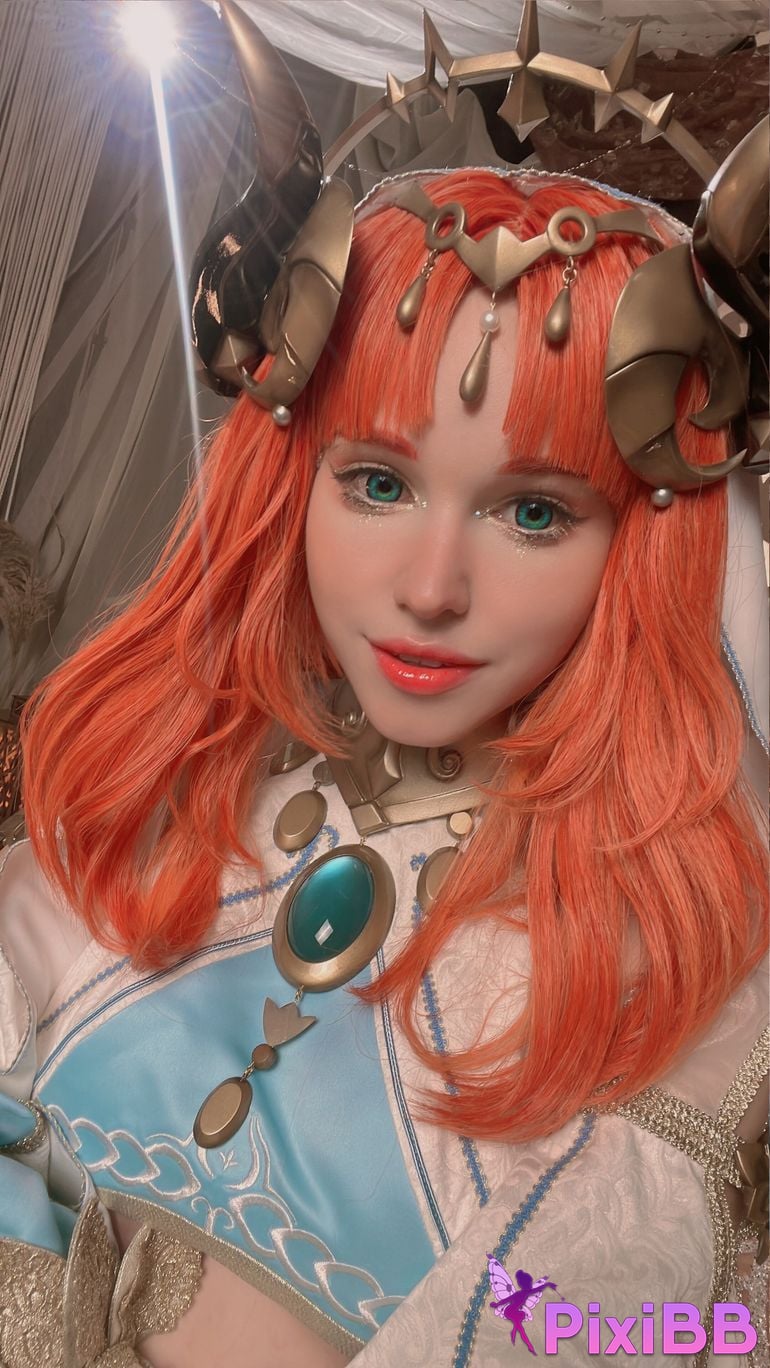 18 Shirogane Nilou selfies 18