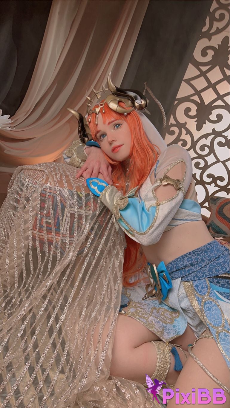 19 Shirogane Nilou selfies 19