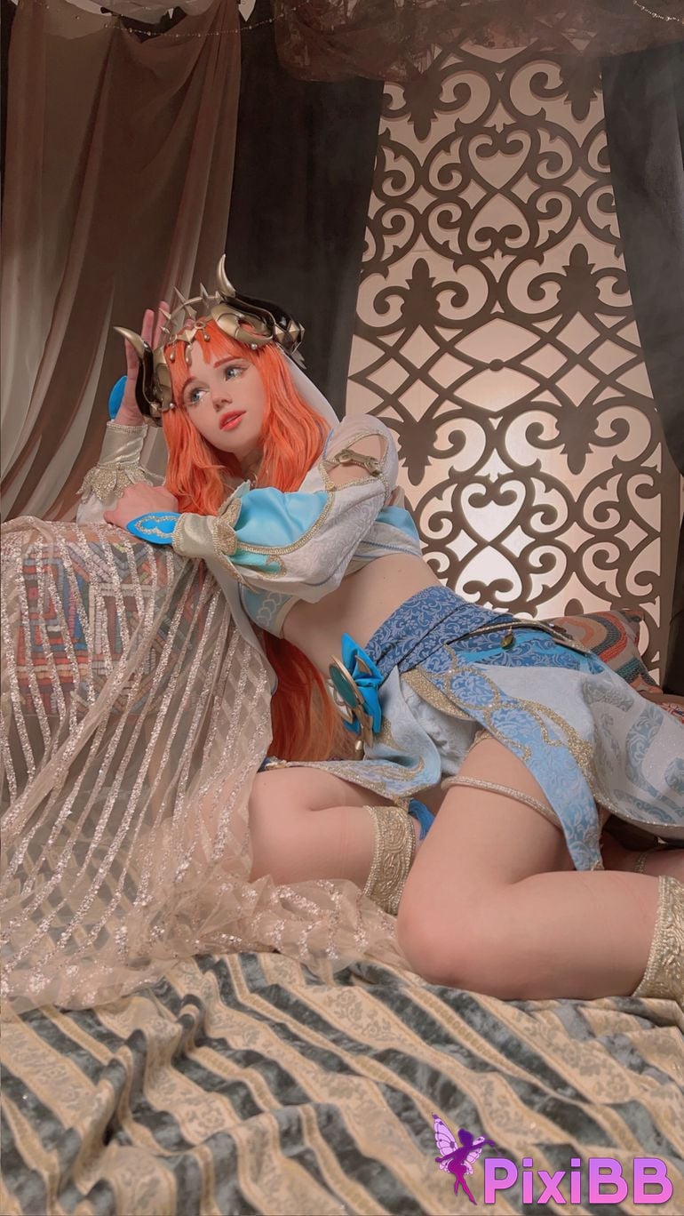 20 Shirogane Nilou selfies 20