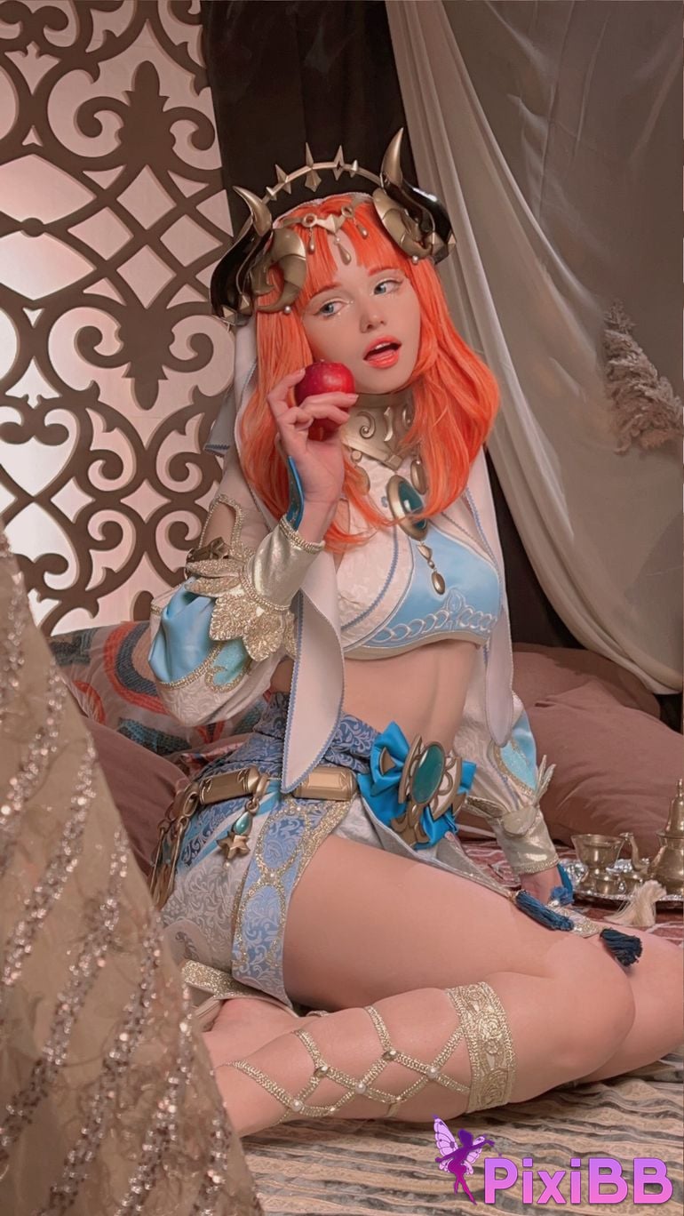 25 Shirogane Nilou selfies 25