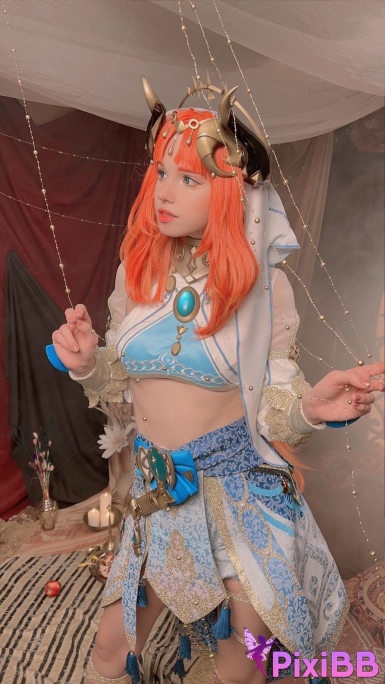 26 Shirogane Nilou selfies 26