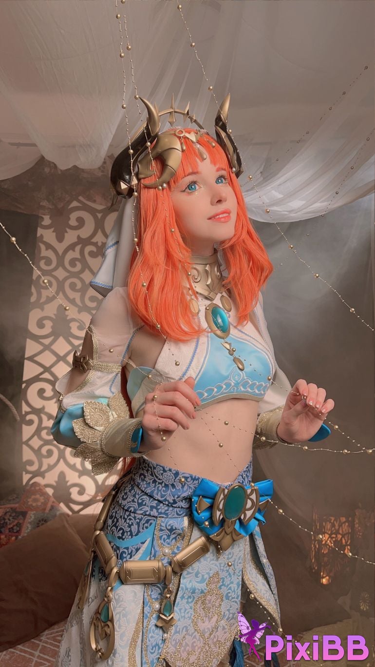 27 Shirogane Nilou selfies 27