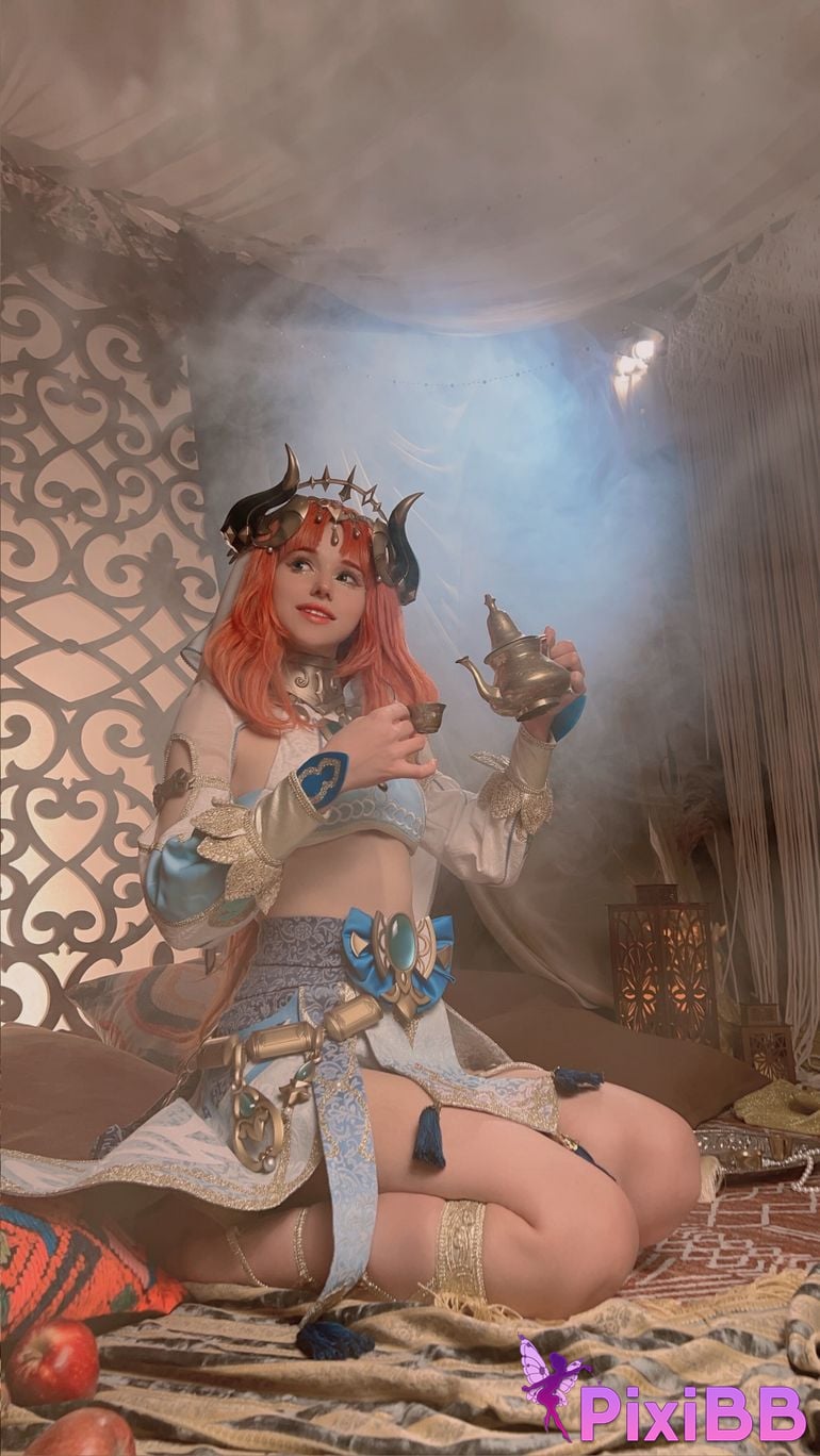 28 Shirogane Nilou selfies 28