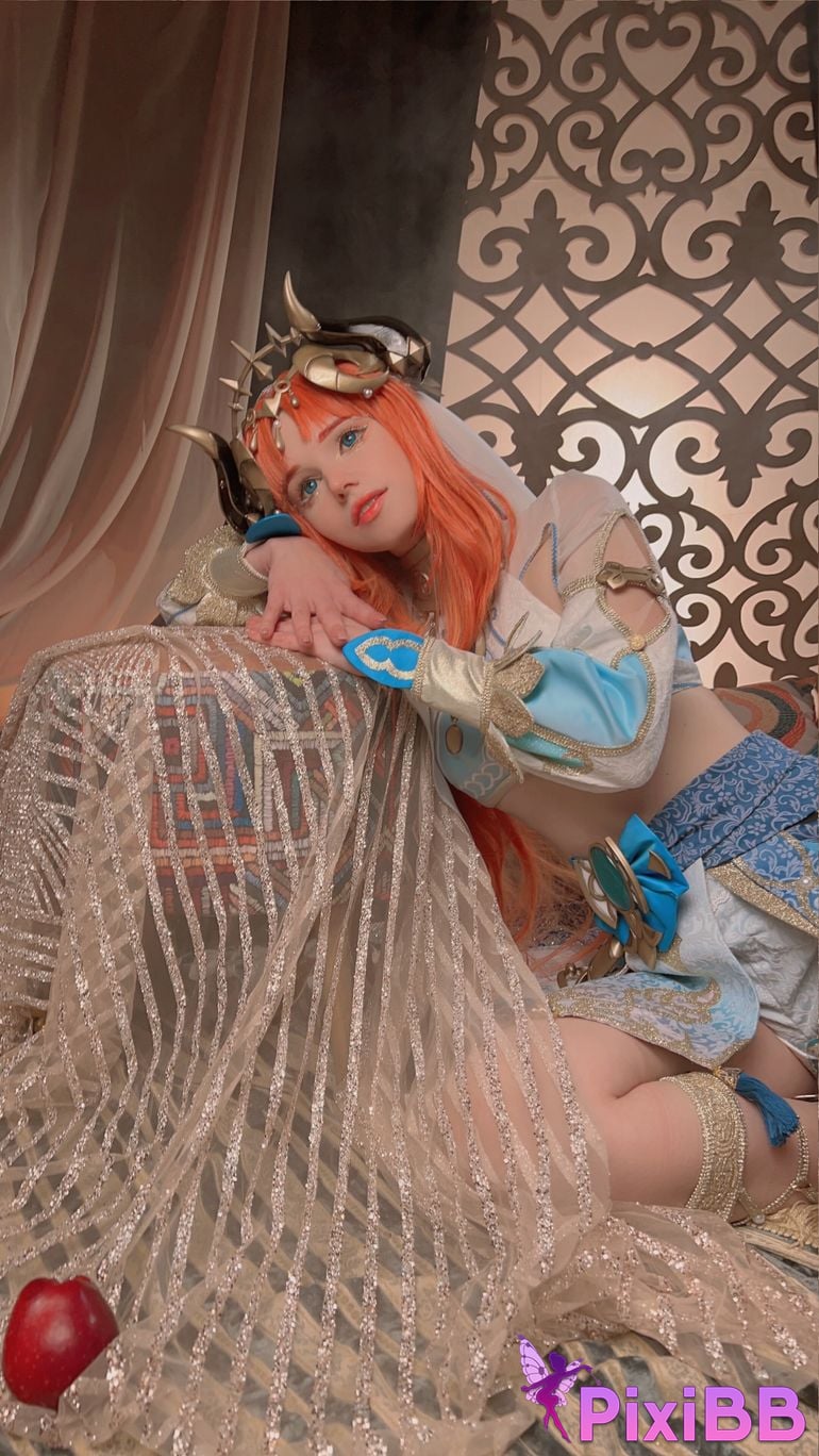 29 Shirogane Nilou selfies 29