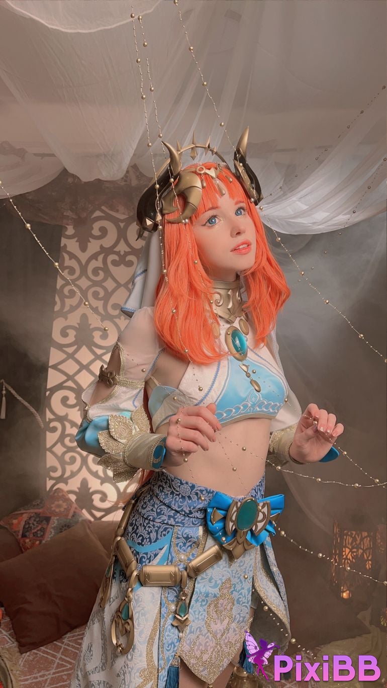 32 Shirogane Nilou selfies 32