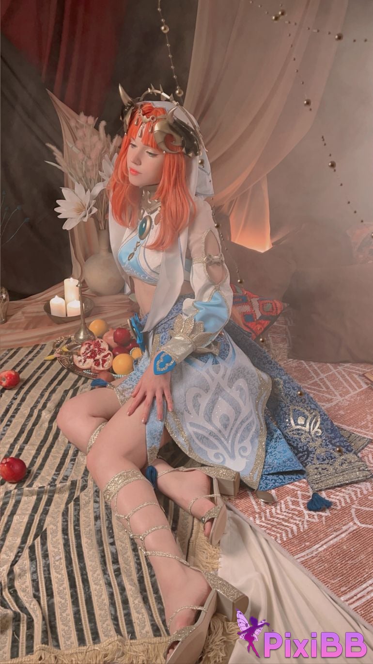 34 Shirogane Nilou selfies 34