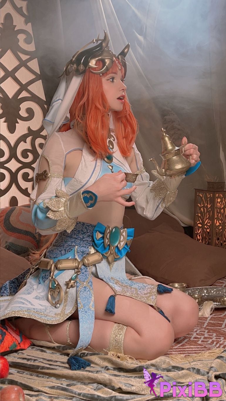 37 Shirogane Nilou selfies 37