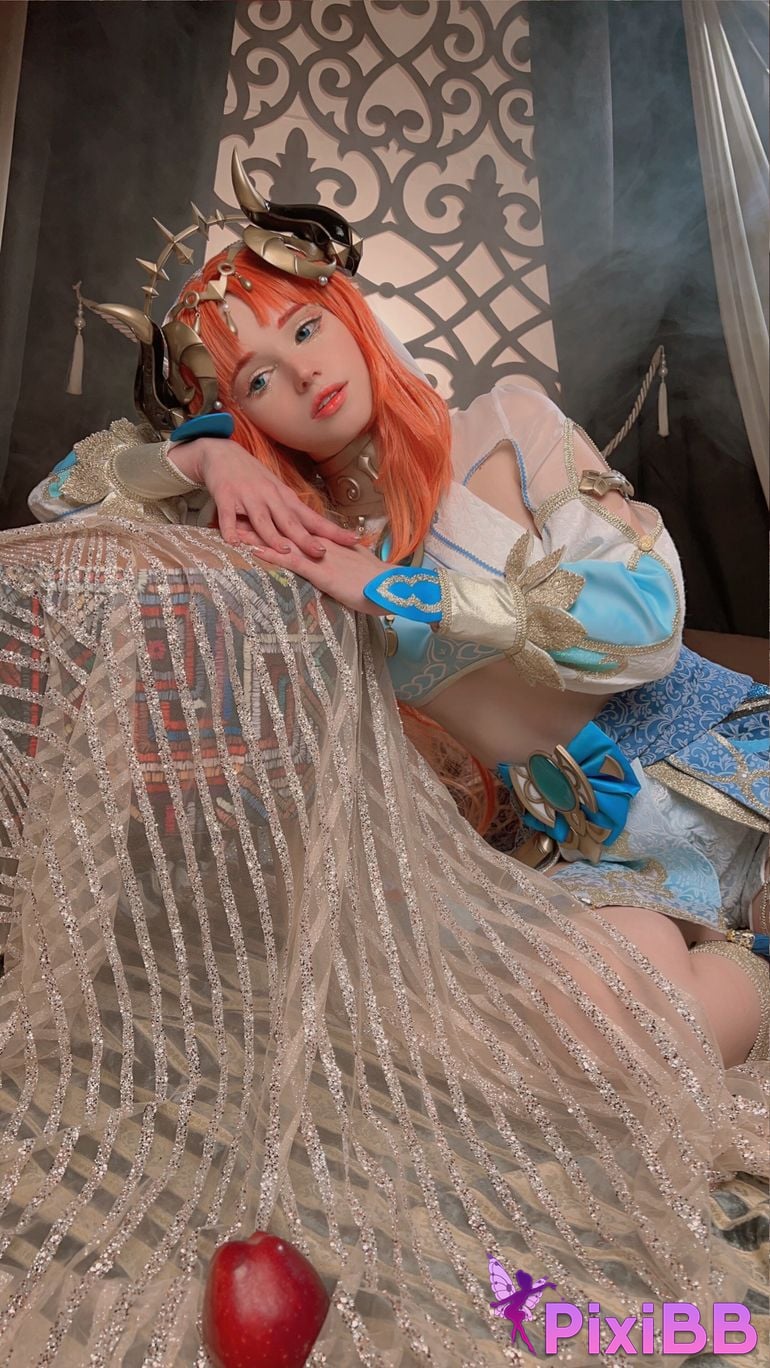 38 Shirogane Nilou selfies 38