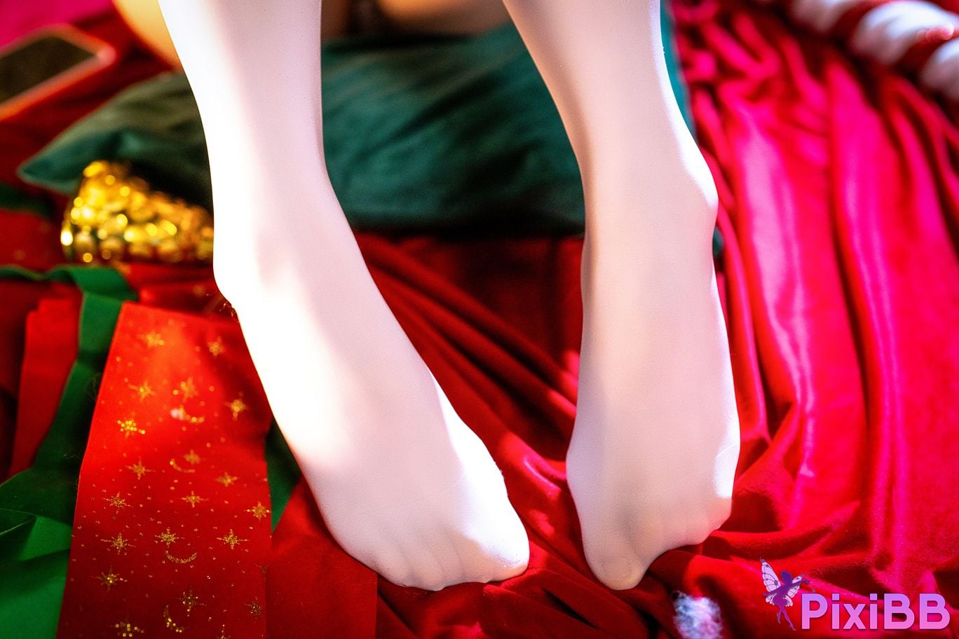 Cosplayer The star is late Hoshilily 2025 Christmas little old man who doesnt want to go work PixiBB.COM 059