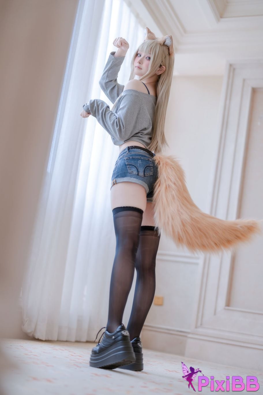 Cosplayer Island fish T1 PixiBB.COM 002