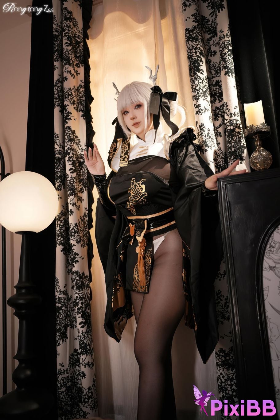 Cosplayer Little Rongzi gurgling w NIKKE goddess of victory Blanche White Rabbit PixiBB.COM 007