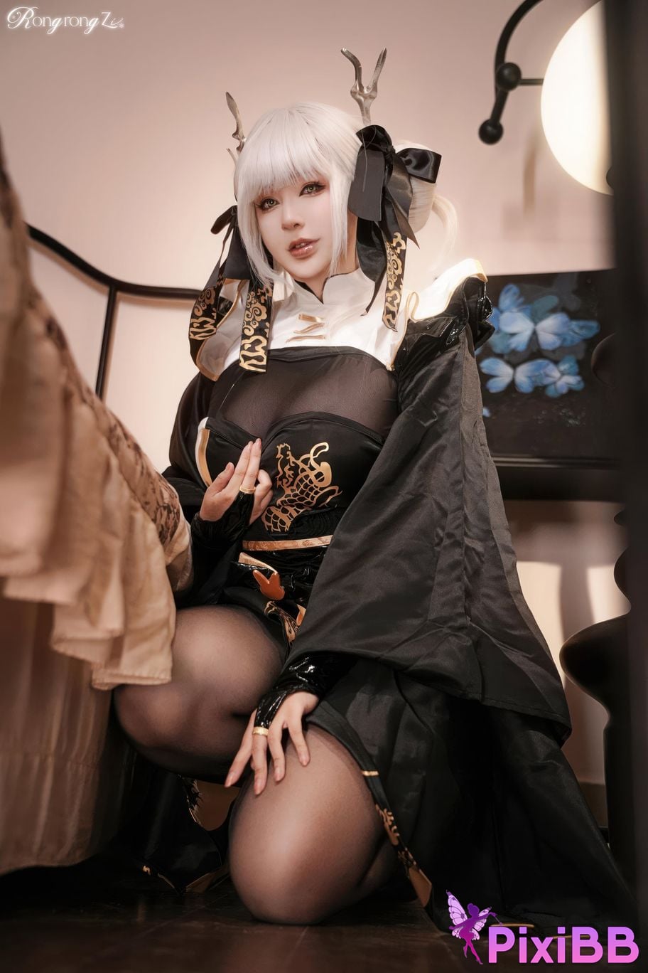 Cosplayer Little Rongzi gurgling w NIKKE goddess of victory Blanche White Rabbit PixiBB.COM 021