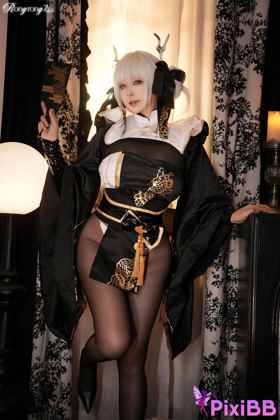 Cosplayer Little Rongzi gurgling w NIKKE goddess of victory Blanche White Rabbit PixiBB.COM 023