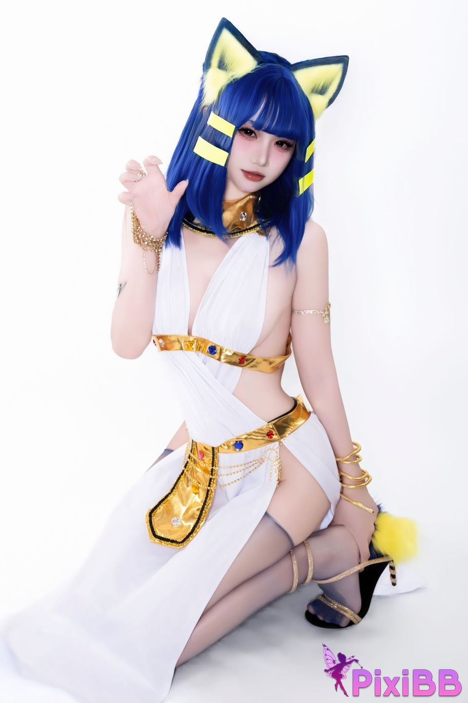 Cosplayer Qiqi be good egyptian cat PixiBB.COM 049