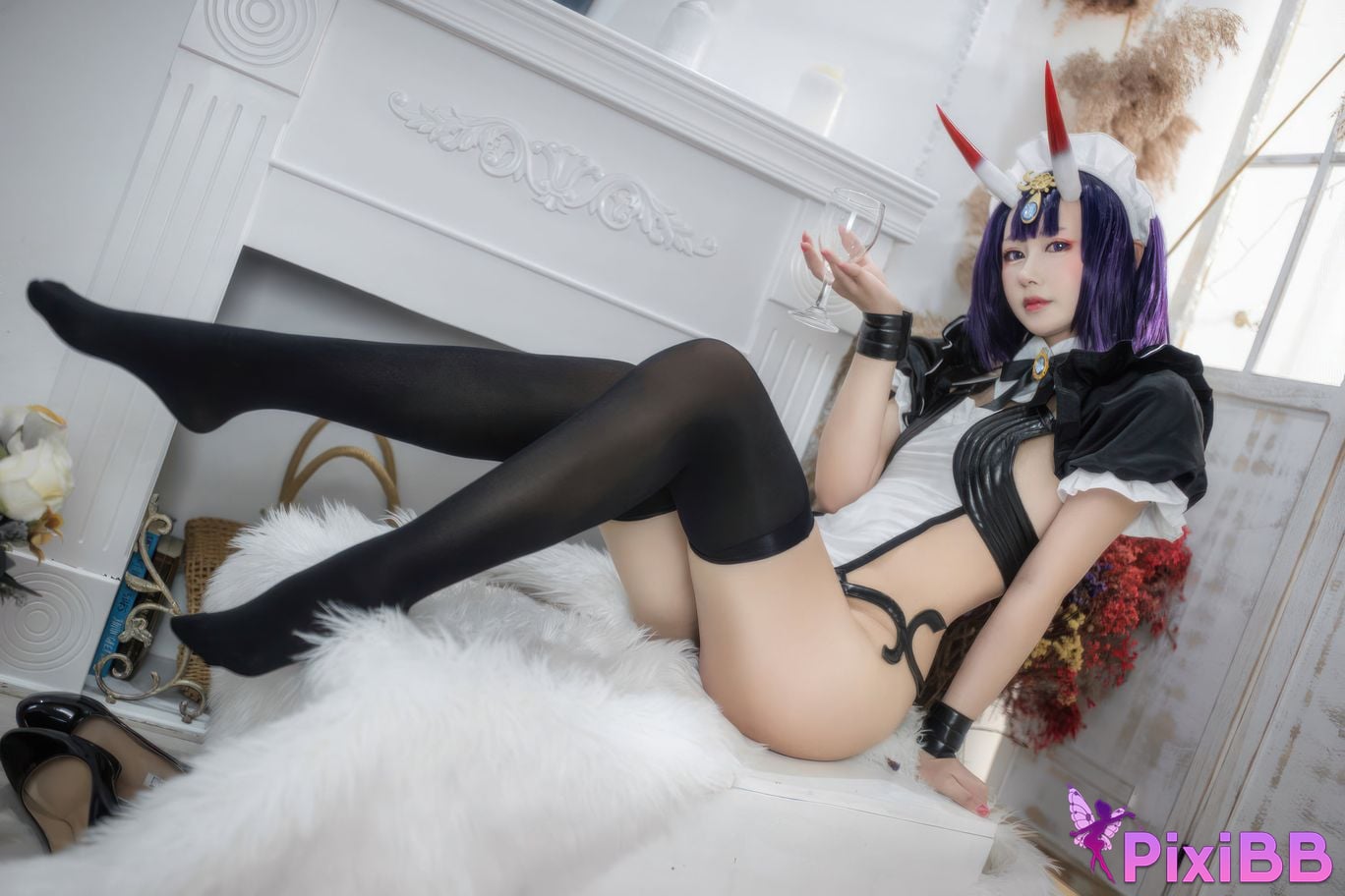 Cosplayer Mimi Hanyu FGO Drinking girl maid PixiBB.COM 003