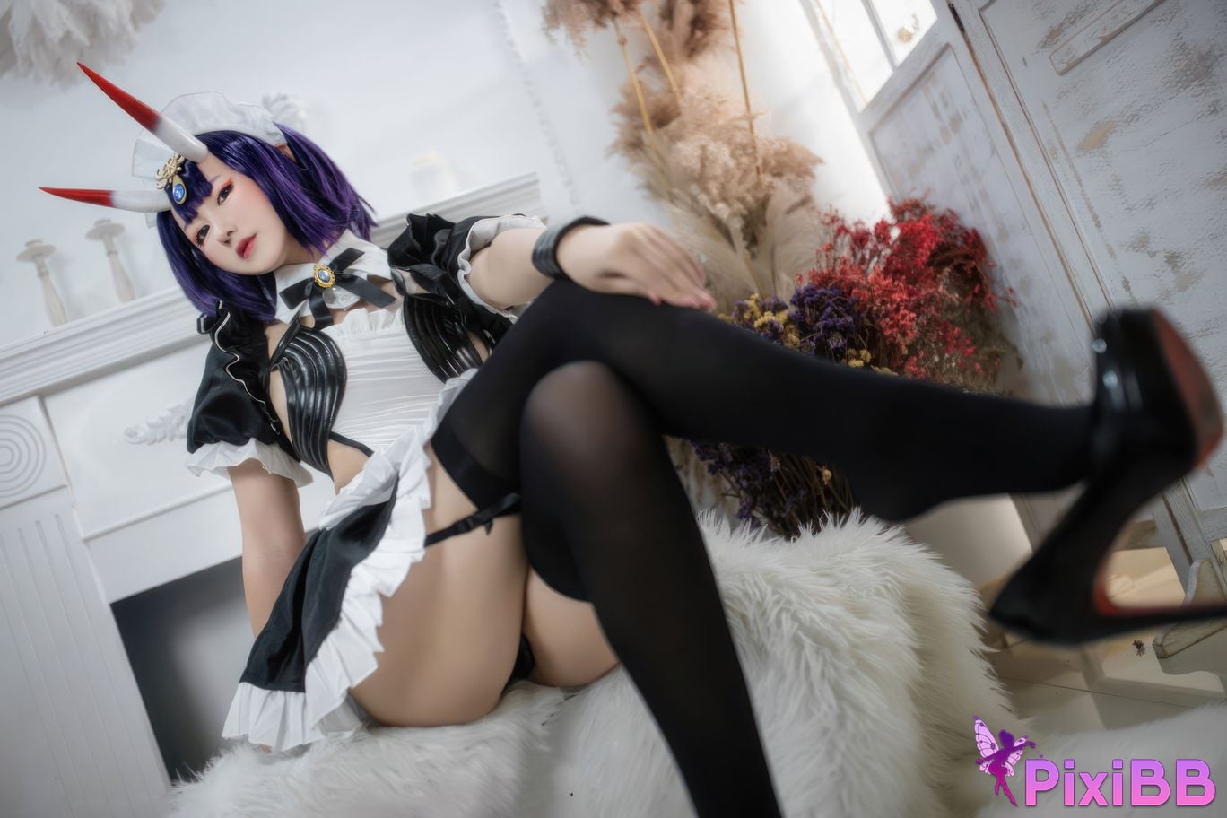 Cosplayer Mimi Hanyu FGO Drinking girl maid PixiBB.COM 004