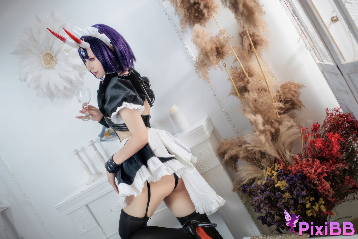 Cosplayer Mimi Hanyu FGO Drinking girl maid PixiBB.COM 006