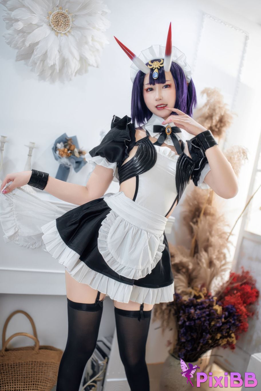 Cosplayer Mimi Hanyu FGO Drinking girl maid PixiBB.COM 014