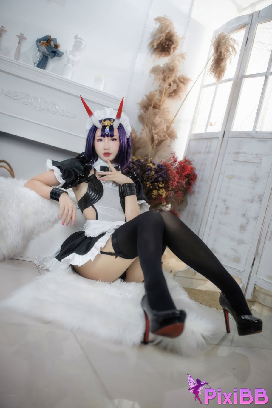 Cosplayer Mimi Hanyu FGO Drinking girl maid PixiBB.COM 017