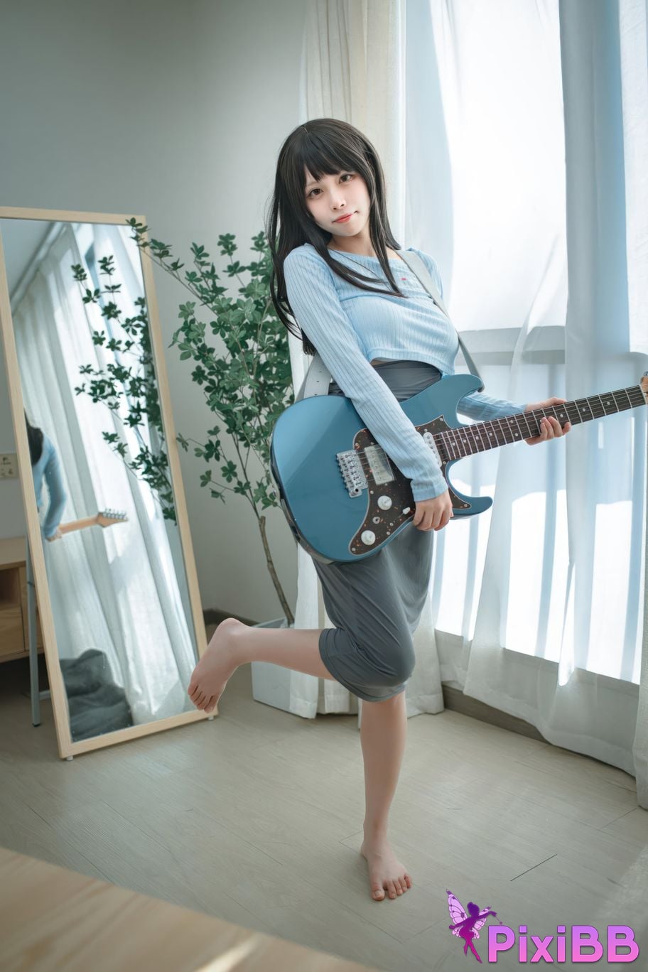 Cosplayer San Wu Ren Xing guitar sister PixiBB.COM 006