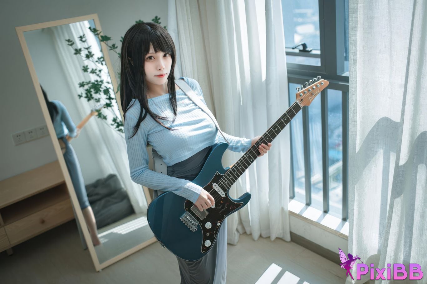 Cosplayer San Wu Ren Xing guitar sister PixiBB.COM 007