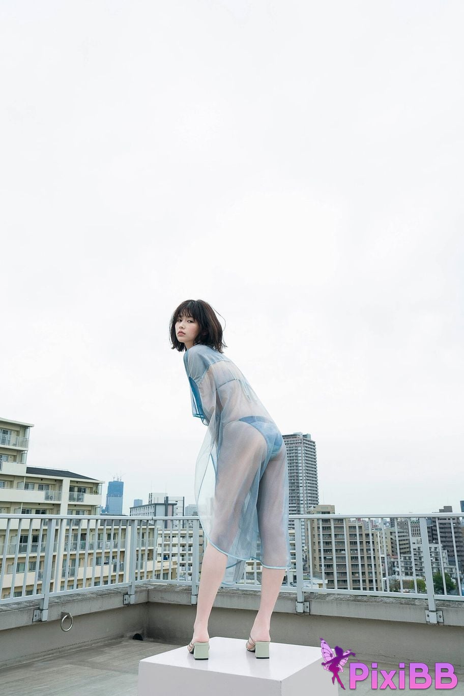 Japanese Idol Yuzuha Saeki FLASH digital photo book Lumiere PixiBB.COM 004