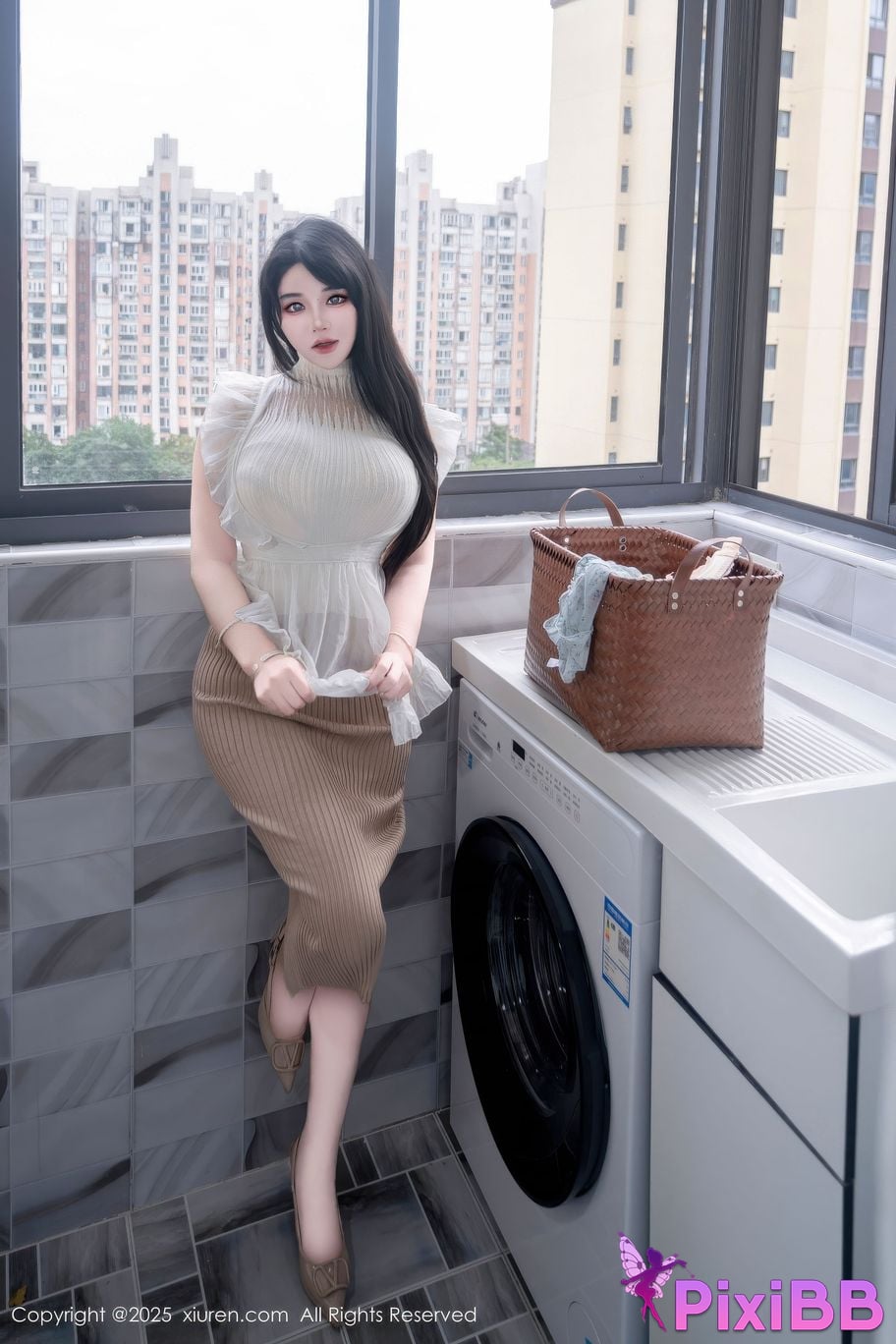 XIUREN No.11010 Xixi loves eating strawberries PixiBB.COM 001