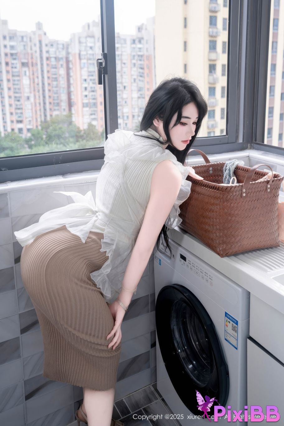 XIUREN No.11010 Xixi loves eating strawberries PixiBB.COM 010