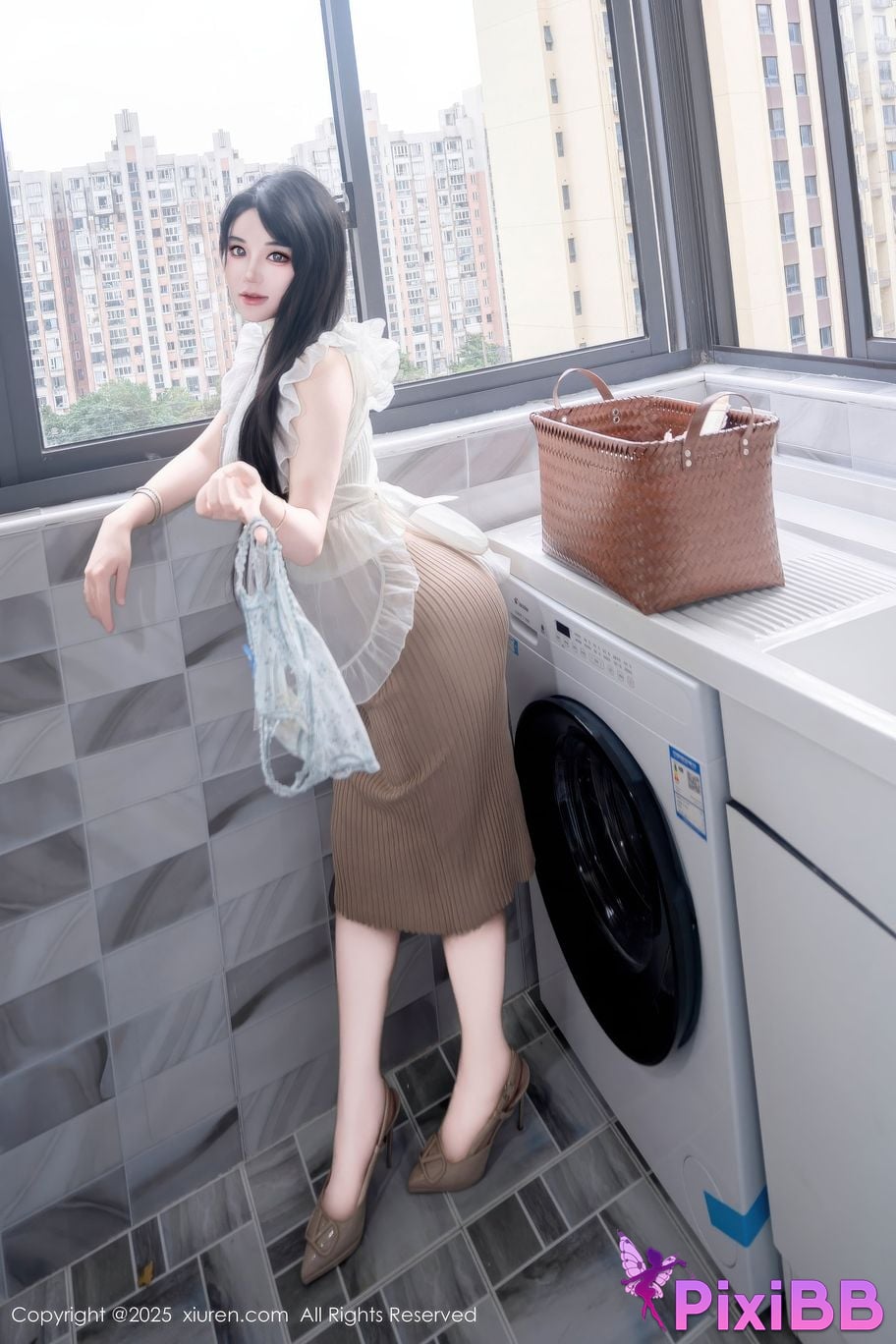 XIUREN No.11010 Xixi loves eating strawberries PixiBB.COM 011