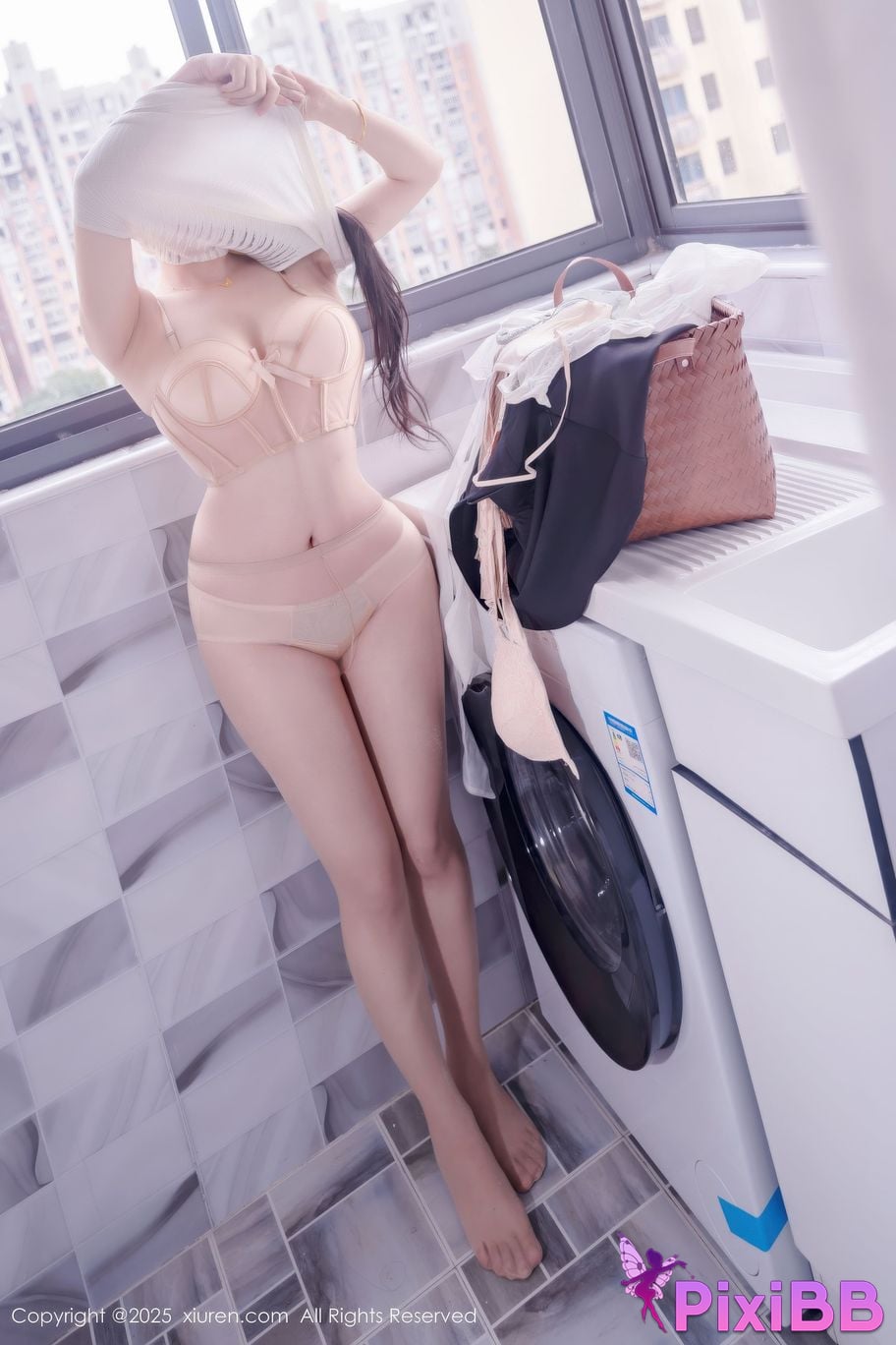 XIUREN No.11010 Xixi loves eating strawberries PixiBB.COM 022