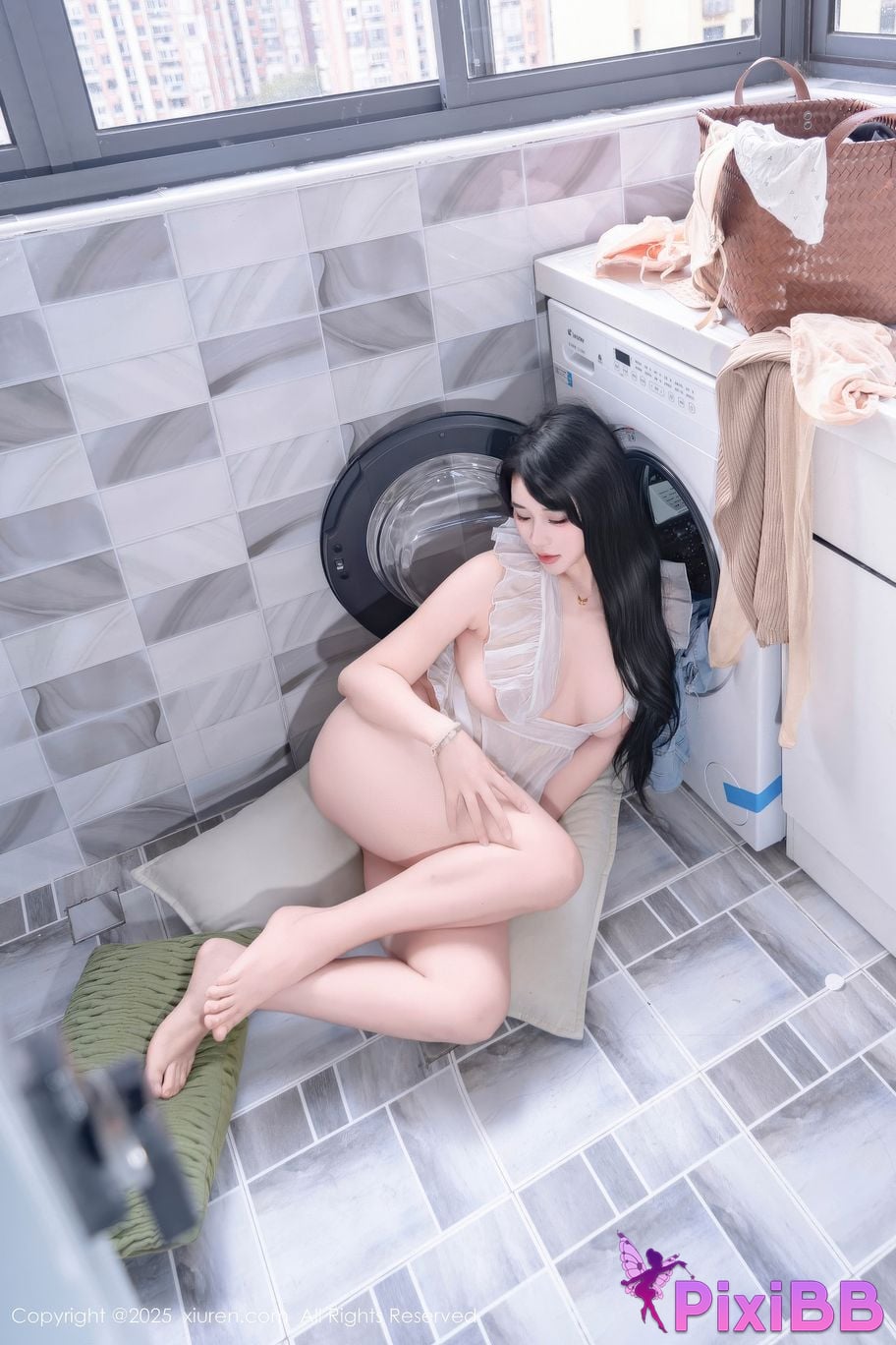 XIUREN No.11010 Xixi loves eating strawberries PixiBB.COM 069