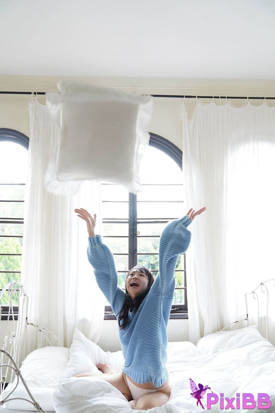 Japanese Idol Nanako Aizawa Gravure chan wants to go viral Yanmaga digital photo book PixiBB.COM 003