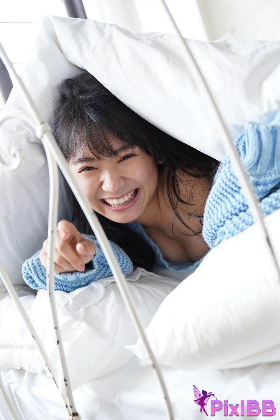 Japanese Idol Nanako Aizawa Gravure chan wants to go viral Yanmaga digital photo book PixiBB.COM 004