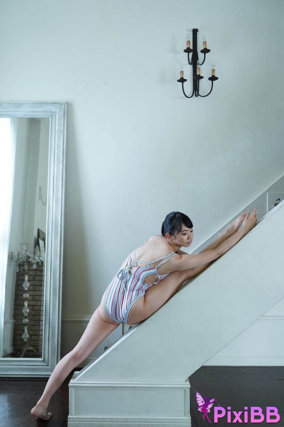 Japanese Idol Nanako Aizawa Gravure chan wants to go viral Yanmaga digital photo book PixiBB.COM 055