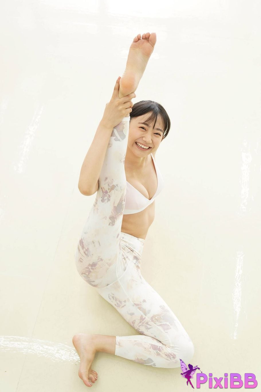 Japanese Idol Nanako Aizawa Gravure chan wants to go viral Yanmaga digital photo book PixiBB.COM 068