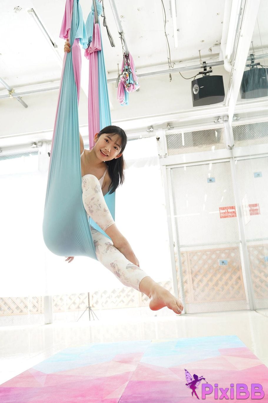 Japanese Idol Nanako Aizawa Gravure chan wants to go viral Yanmaga digital photo book PixiBB.COM 095