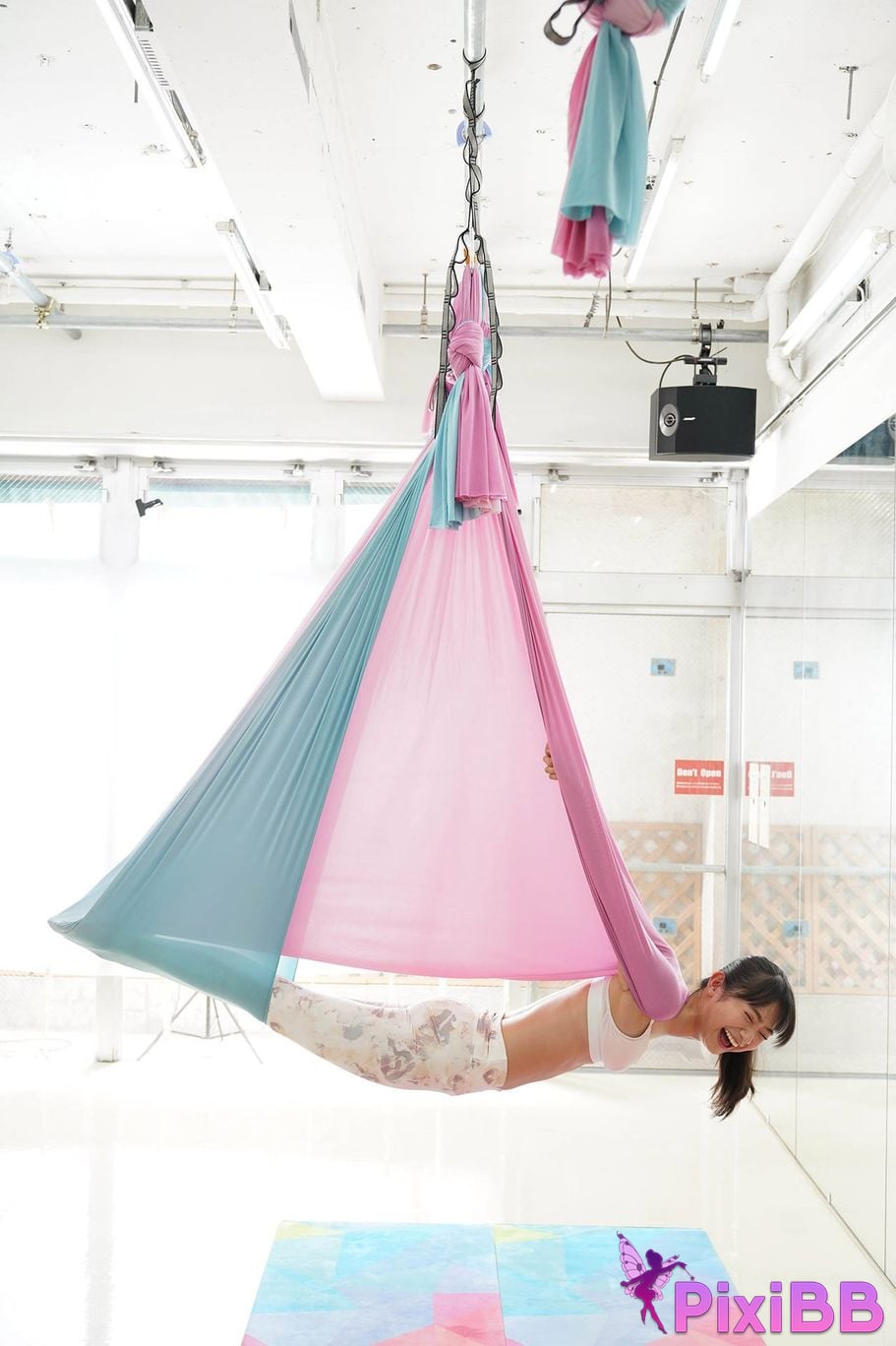 Japanese Idol Nanako Aizawa Gravure chan wants to go viral Yanmaga digital photo book PixiBB.COM 096