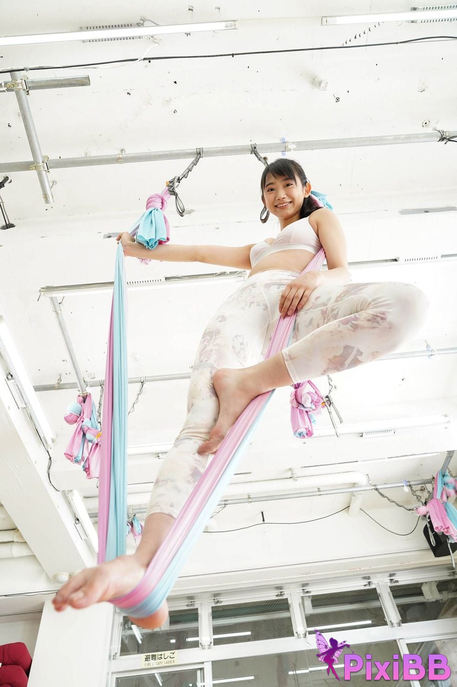 Japanese Idol Nanako Aizawa Gravure chan wants to go viral Yanmaga digital photo book PixiBB.COM 107