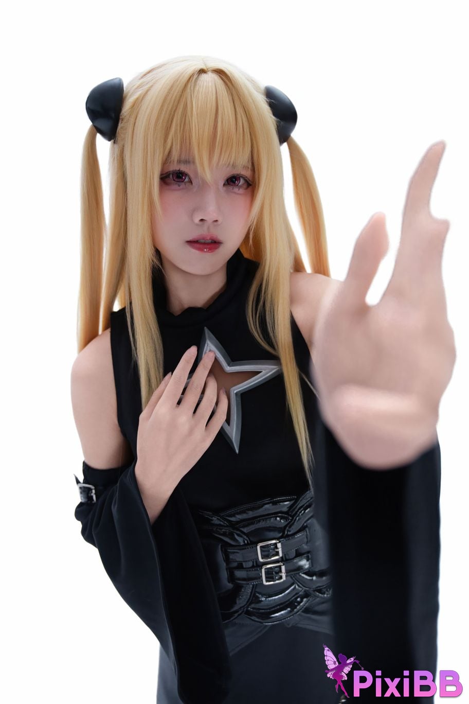 Cosplayer Shimizu Nagi Outsourcing the princess golden shadow PixiBB.COM 010