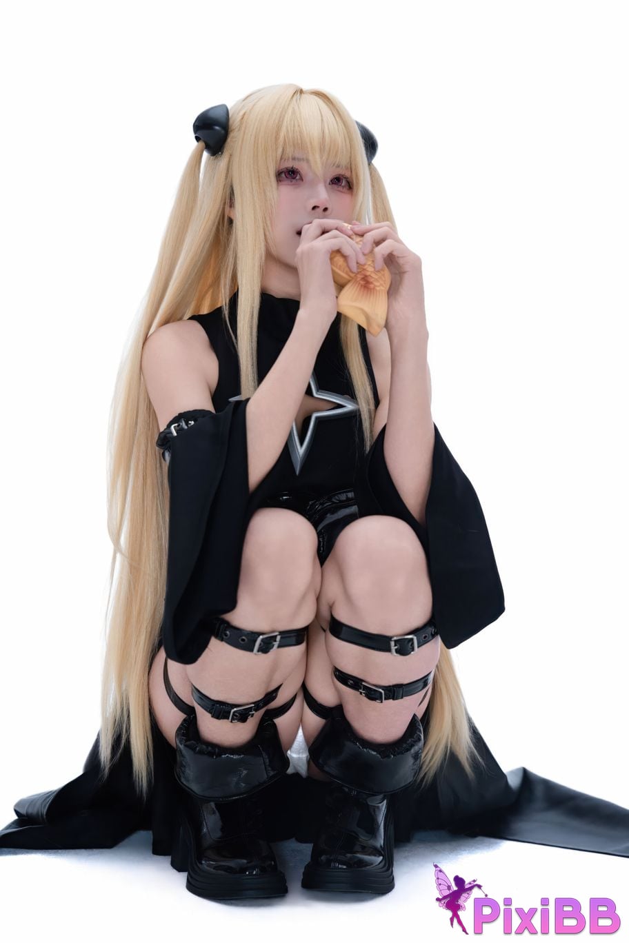 Cosplayer Shimizu Nagi Outsourcing the princess golden shadow PixiBB.COM 016