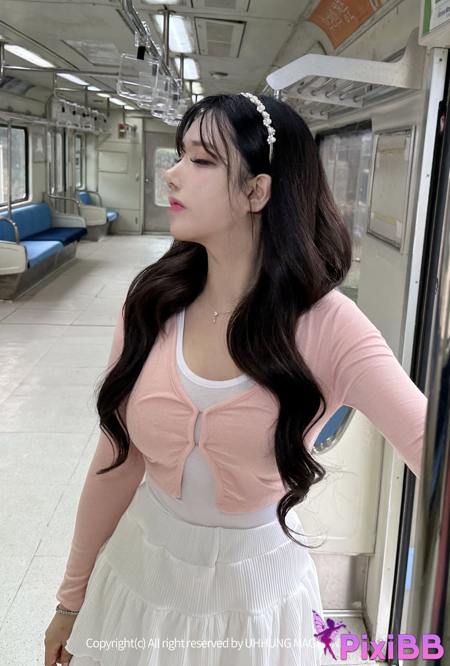 UHHUNG MAGAZINE Hani The Girlfriend on The Subway PixiBB.COM 002