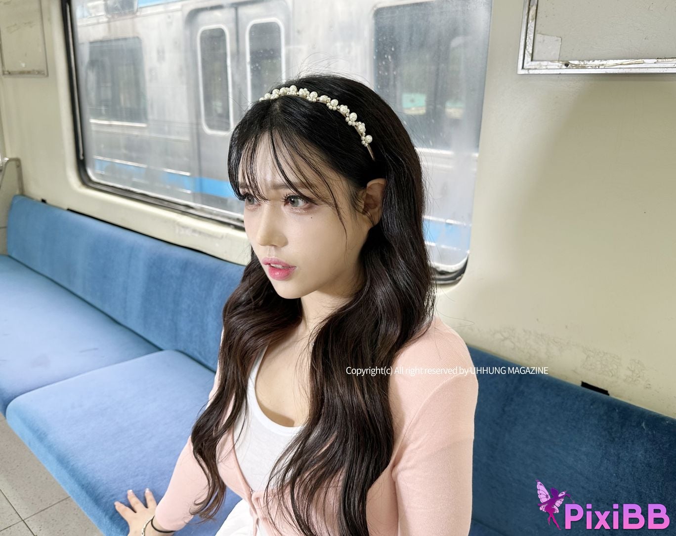 UHHUNG MAGAZINE Hani The Girlfriend on The Subway PixiBB.COM 003