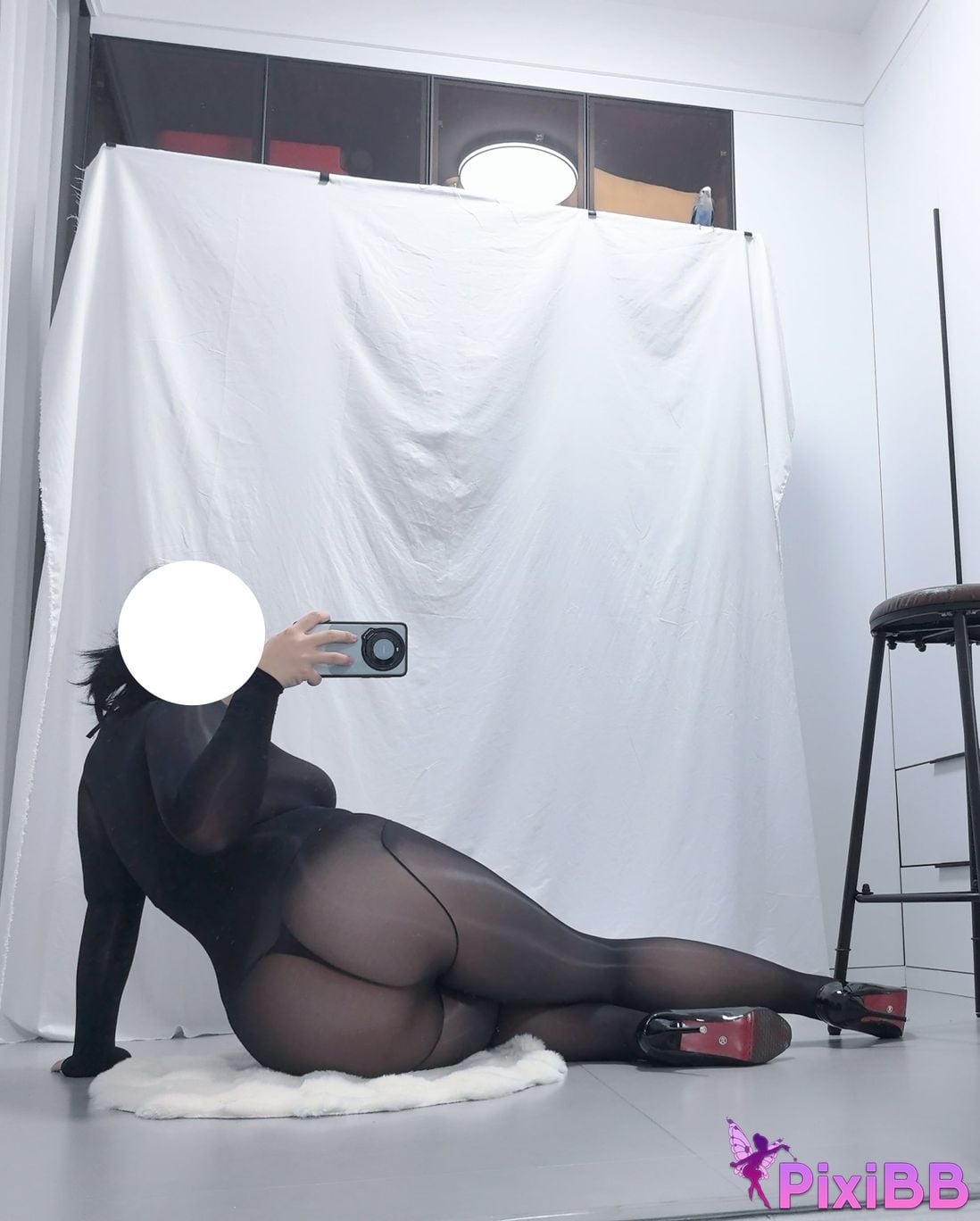 Cosplayer Kuzuo w One piece black stockings PixiBB.COM 012