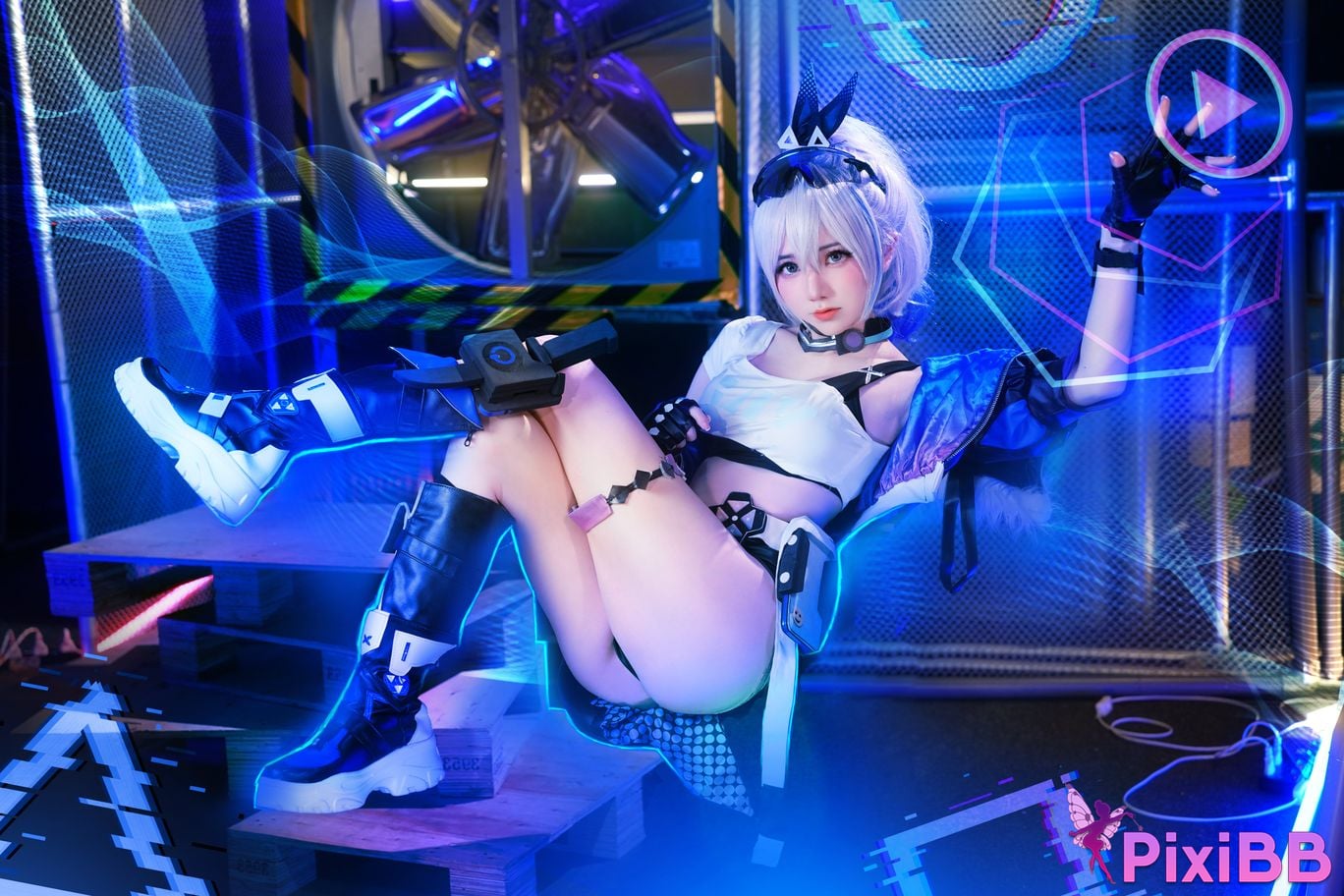 Sally Dorasnow Silver Wolf PixiBB.COM 22